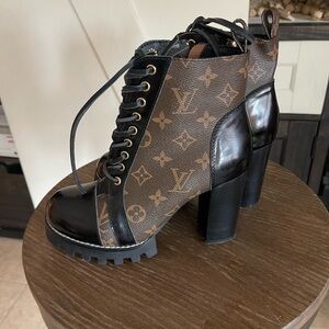 Louis Vuitton -Elegant Women's Heeled Boots - Black and Brown